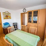 Apartmán Relaxing Retreat With Hot Tub In - Three Bedroom *
