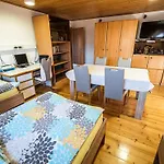 Relaxing Retreat With Hot Tub In - Three Bedroom *