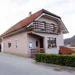 Apartmán Relaxing Retreat With Hot Tub In - Three Bedroom *