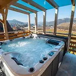 Relaxing Retreat With Hot Tub In - Three Bedroom