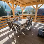 Apartmán Relaxing Retreat With Hot Tub In - Three Bedroom Sevnica