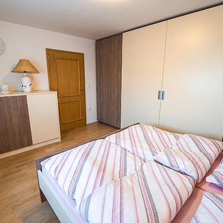 Relaxing Retreat With Hot Tub In - Three Bedroom