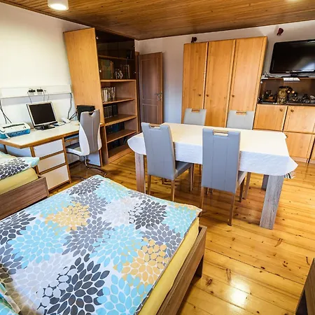 Relaxing Retreat With Hot Tub In - Three Bedroom *