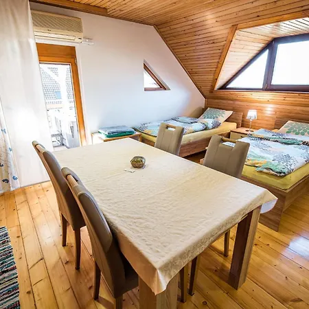 Relaxing Retreat With Hot Tub In - Three Bedroom *