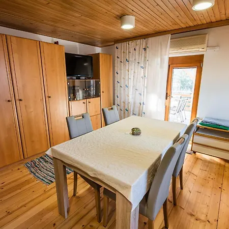 Lejlighed Relaxing Retreat With Hot Tub In - Three Bedroom *