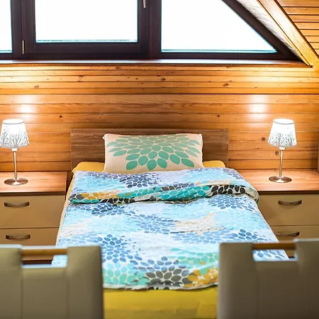 Lejlighed Relaxing Retreat With Hot Tub In - Three Bedroom