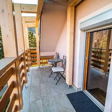 Relaxing Retreat With Hot Tub In - Three Bedroom *