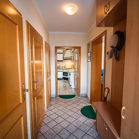 Lejlighed Relaxing Retreat With Hot Tub In - Three Bedroom Sevnica