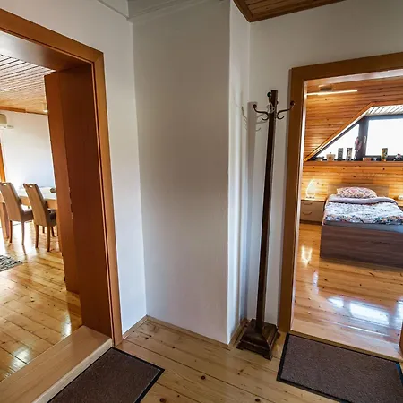 Relaxing Retreat With Hot Tub In - Three Bedroom Apartamento Sevnica