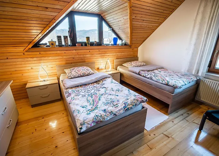 Relaxing Retreat With Hot Tub In - Three Bedroom