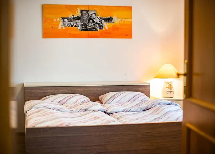 Relaxing Retreat With Hot Tub In - Three Bedroom Apartmán *