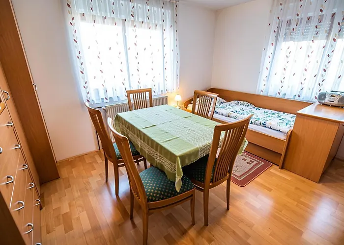 Apartmán Relaxing Retreat With Hot Tub In - Three Bedroom Sevnica