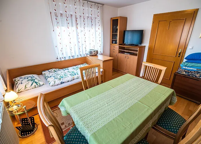 Relaxing Retreat With Hot Tub In - Three Bedroom Apartmán Sevnica