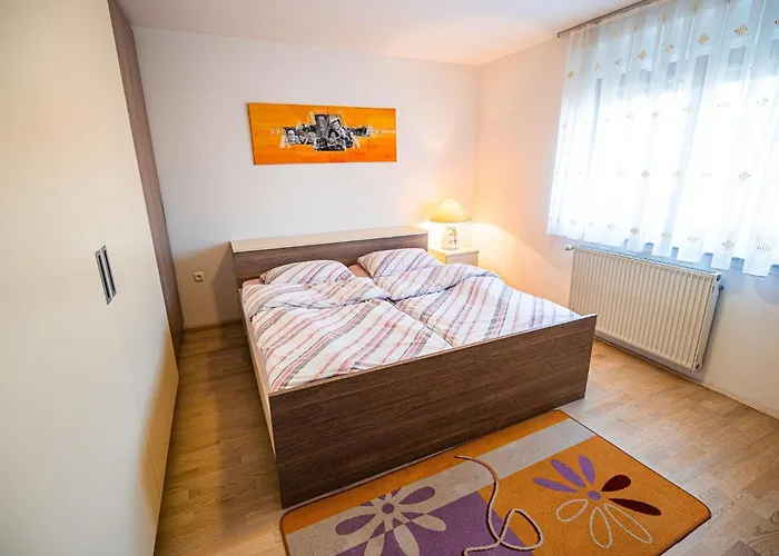 Apartma Relaxing Retreat With Hot Tub In - Three Bedroom *