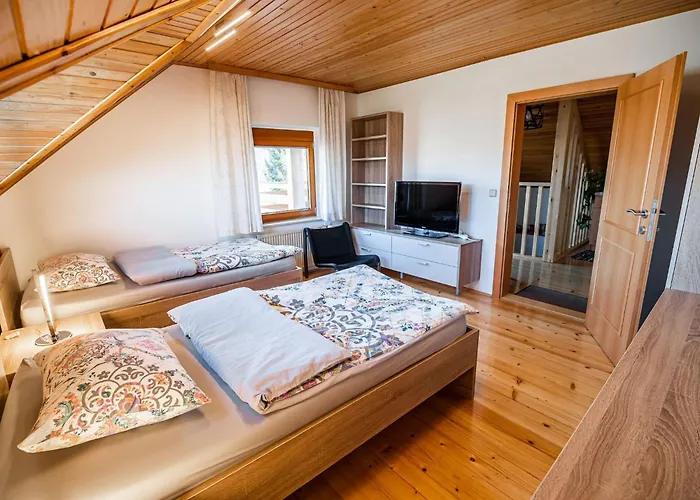 Relaxing Retreat With Hot Tub In - Three Bedroom Apartma