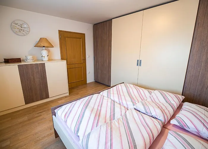 Relaxing Retreat With Hot Tub In - Three Bedroom