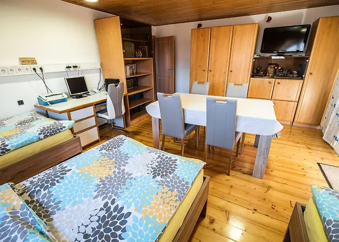 Relaxing Retreat With Hot Tub In - Three Bedroom *