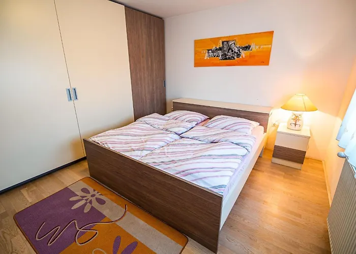 Apartma Relaxing Retreat With Hot Tub In - Three Bedroom *