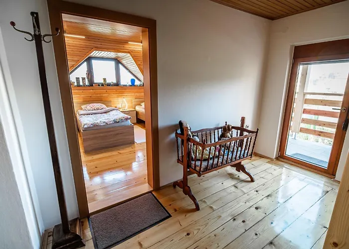 Relaxing Retreat With Hot Tub In - Three Bedroom *