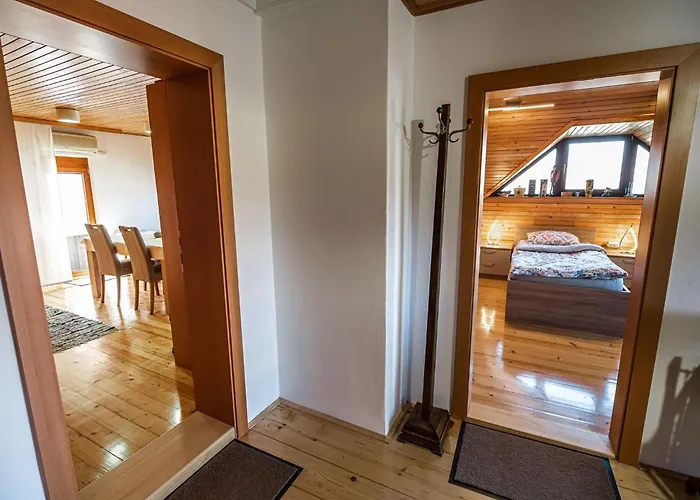 Relaxing Retreat With Hot Tub In - Three Bedroom Apartmán Sevnica
