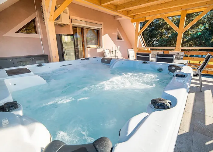 Apartmán Relaxing Retreat With Hot Tub In - Three Bedroom Sevnica