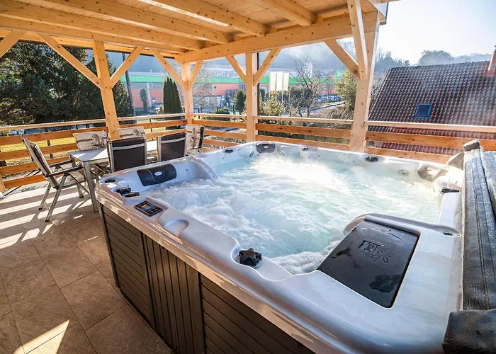 Apartmán Relaxing Retreat With Hot Tub In - Three Bedroom *