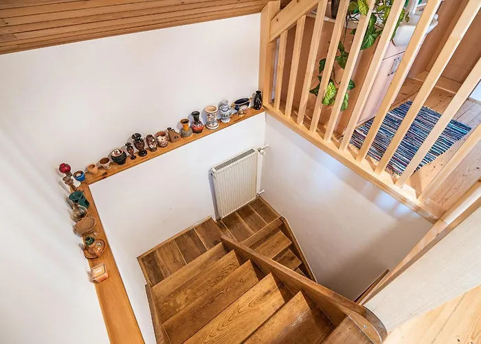 Relaxing Retreat With Hot Tub In - Three Bedroom *